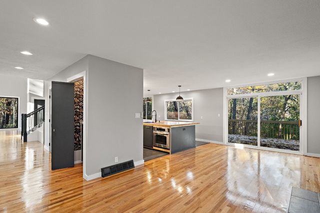 2090 SE Browns Woods Ridge, West Des Moines, IA 50265