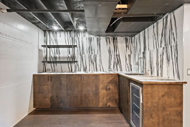 2090 SE Browns Woods Ridge, West Des Moines, IA 50265