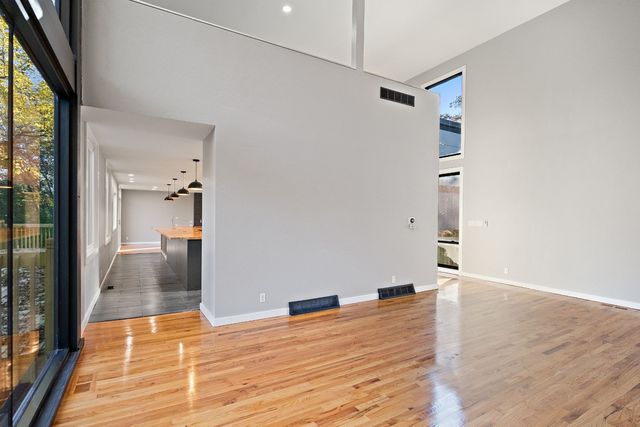 2090 SE Browns Woods Ridge, West Des Moines, IA 50265