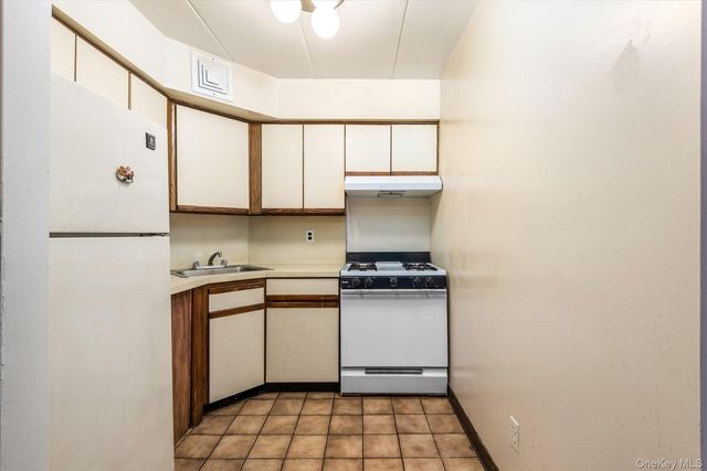 139-35 35th Avenue 6F, Flushing, NY 11354