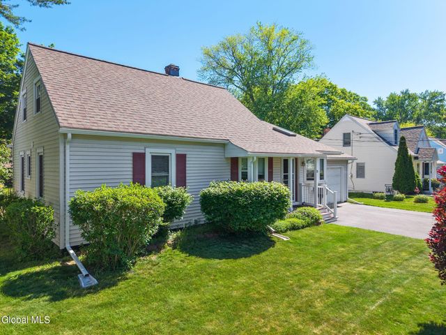 13 Saratoga Drive, Glenville, NY 12302