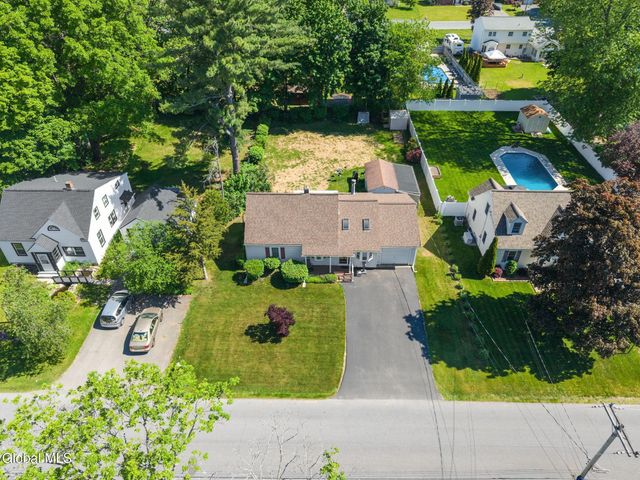 13 Saratoga Drive, Glenville, NY 12302