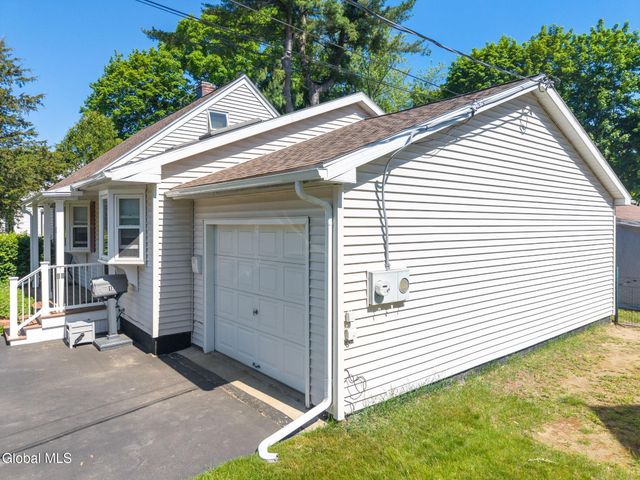 13 Saratoga Drive, Glenville, NY 12302