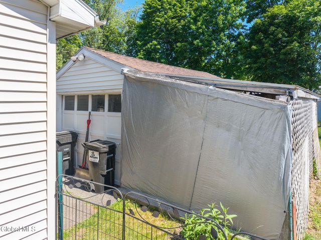 13 Saratoga Drive, Glenville, NY 12302