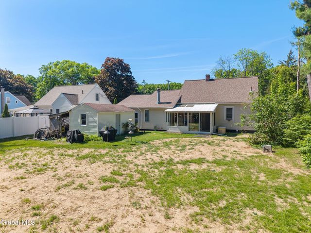 13 Saratoga Drive, Glenville, NY 12302