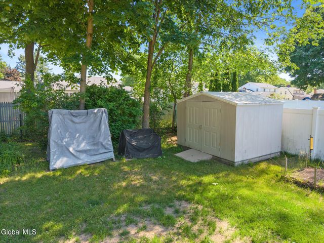 13 Saratoga Drive, Glenville, NY 12302