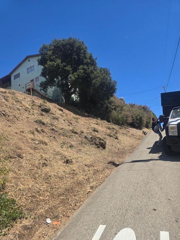 Image 4 of property listing at 0 Burr Street, Oakland, CA 94621