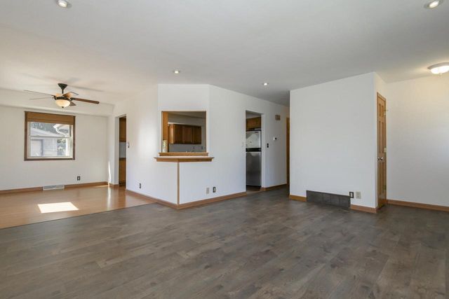 6185 S 38th STREET, Greenfield, WI 53221