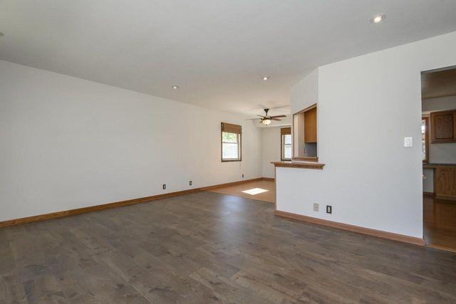 6185 S 38th STREET, Greenfield, WI 53221