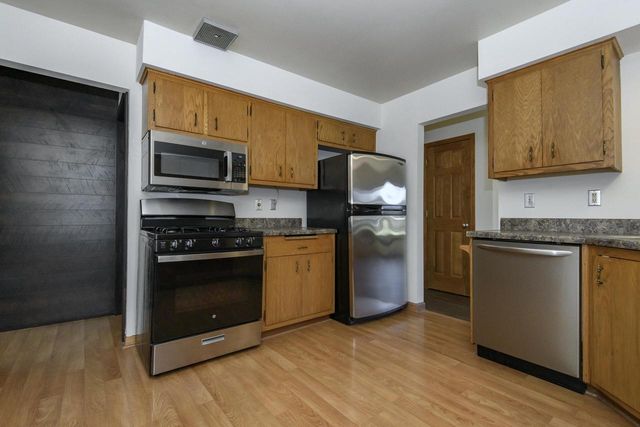 6185 S 38th STREET, Greenfield, WI 53221