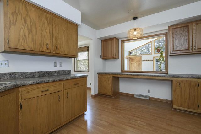 6185 S 38th STREET, Greenfield, WI 53221