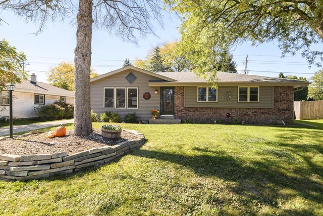 6185 S 38th STREET, Greenfield, WI 53221