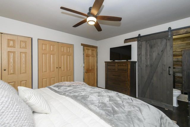 6185 S 38th STREET, Greenfield, WI 53221
