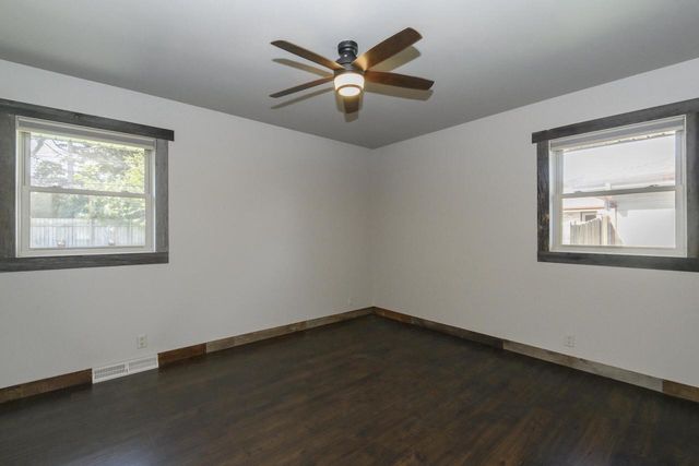 6185 S 38th STREET, Greenfield, WI 53221