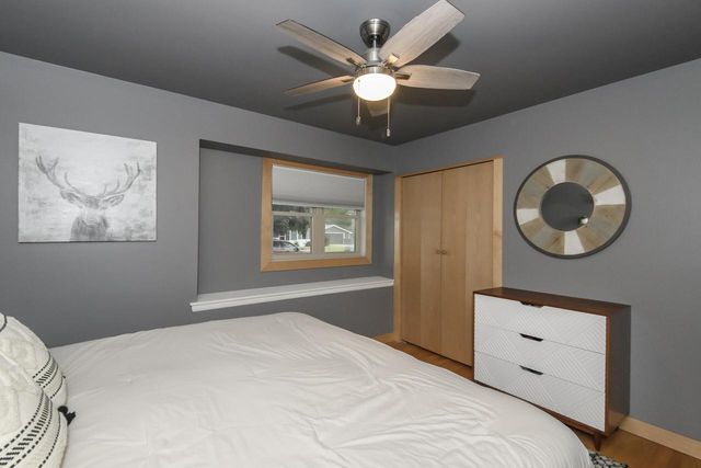 6185 S 38th STREET, Greenfield, WI 53221