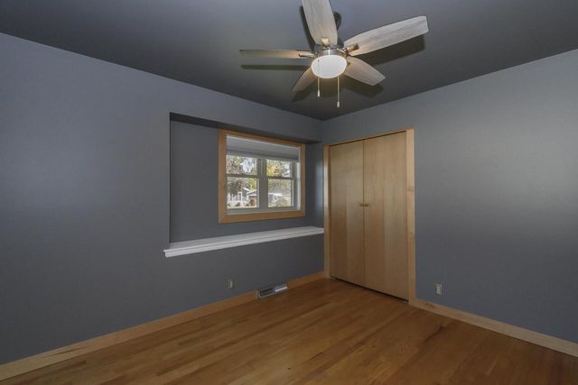 6185 S 38th STREET, Greenfield, WI 53221