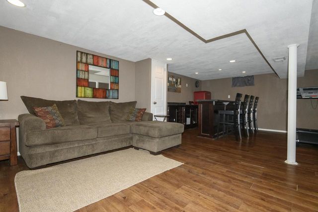 6185 S 38th STREET, Greenfield, WI 53221