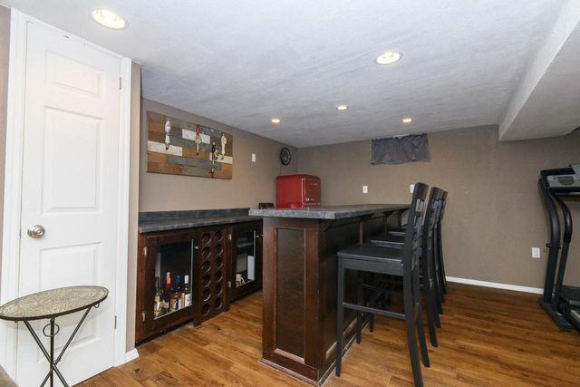 6185 S 38th STREET, Greenfield, WI 53221