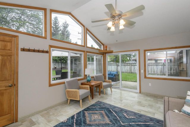 6185 S 38th STREET, Greenfield, WI 53221