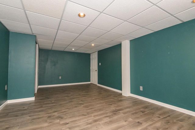 6185 S 38th STREET, Greenfield, WI 53221