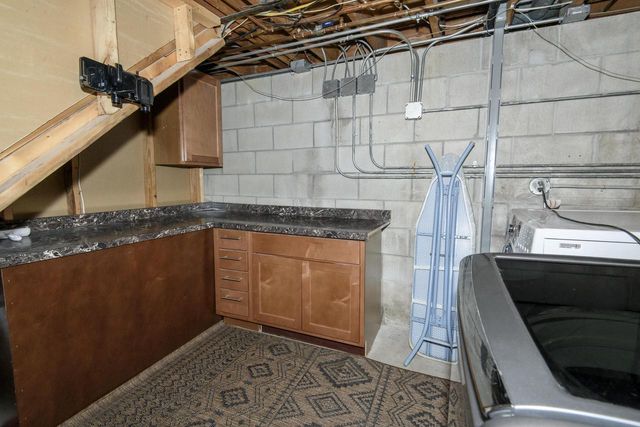 6185 S 38th STREET, Greenfield, WI 53221