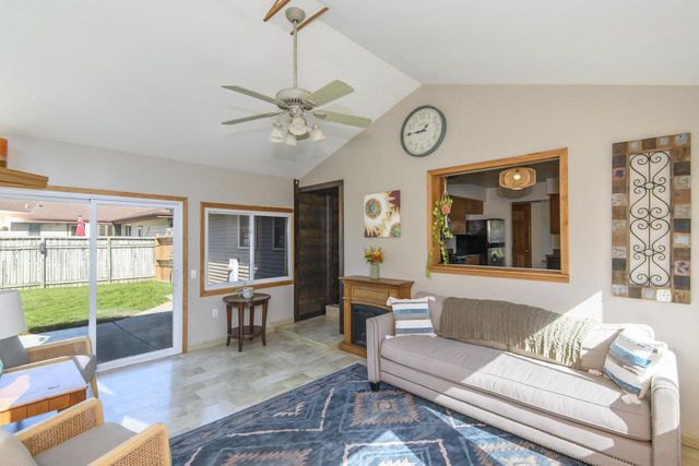 6185 S 38th STREET, Greenfield, WI 53221