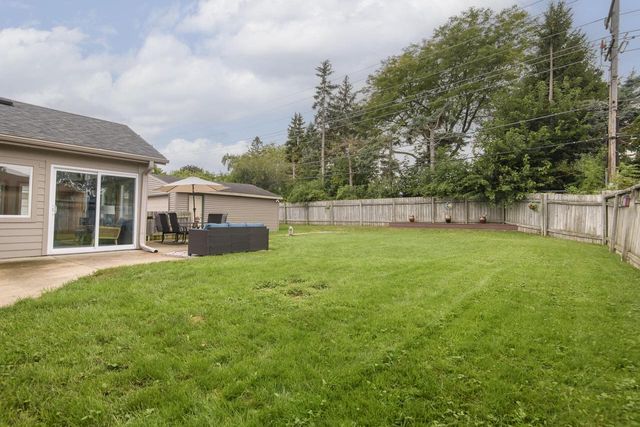 6185 S 38th STREET, Greenfield, WI 53221