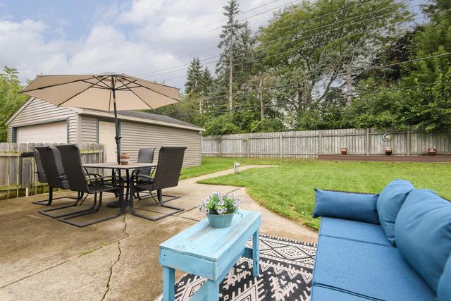 6185 S 38th STREET, Greenfield, WI 53221