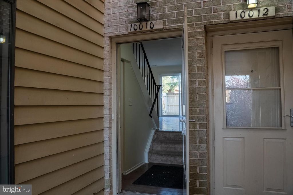 Image 1 of property listing at 10010 RIDGELINE DR, Gaithersburg, MD 20886