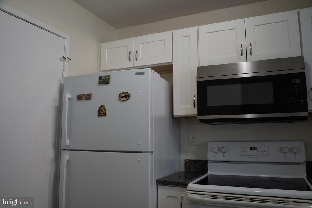 Image 14 of property listing at 10010 RIDGELINE DR, Gaithersburg, MD 20886