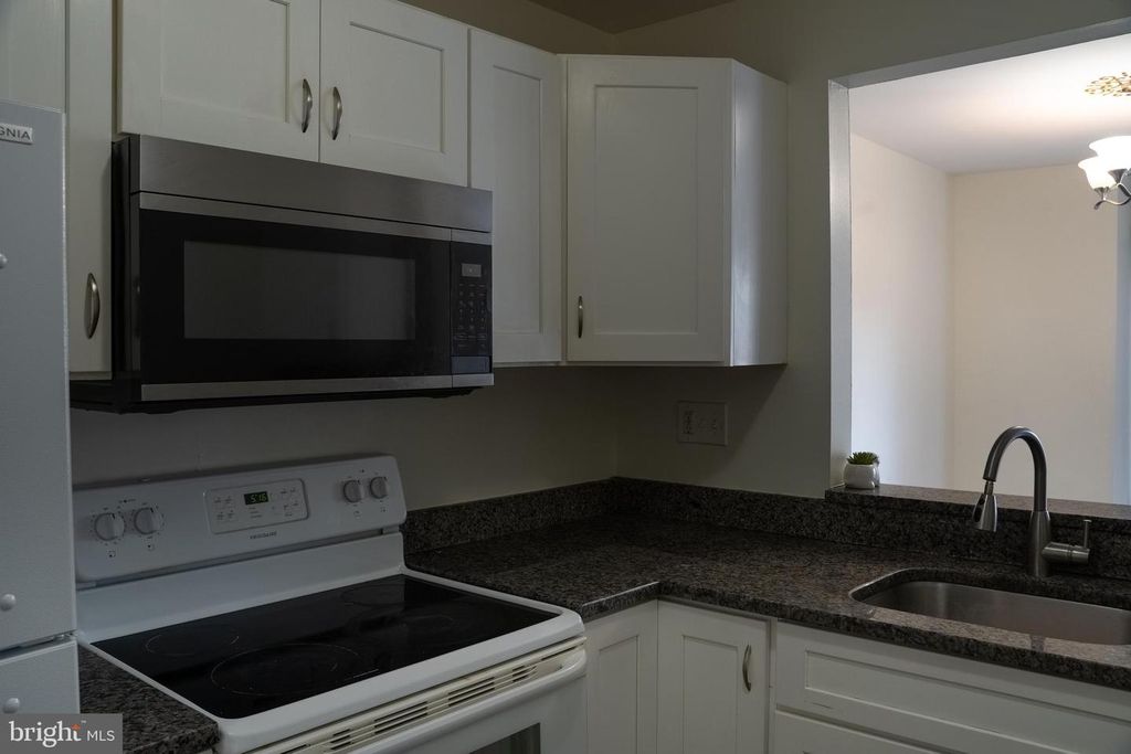 Image 15 of property listing at 10010 RIDGELINE DR, Gaithersburg, MD 20886