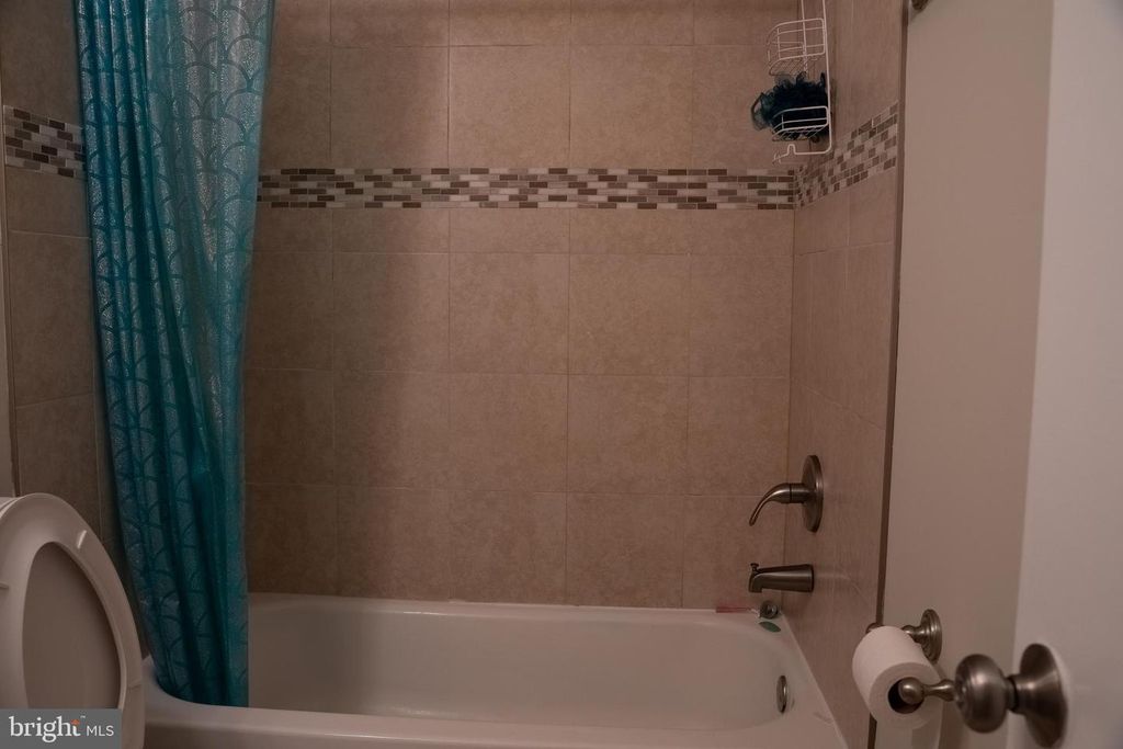 Image 36 of property listing at 10010 RIDGELINE DR, Gaithersburg, MD 20886