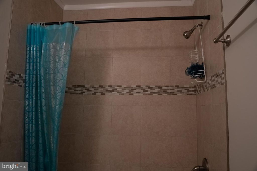 Image 38 of property listing at 10010 RIDGELINE DR, Gaithersburg, MD 20886