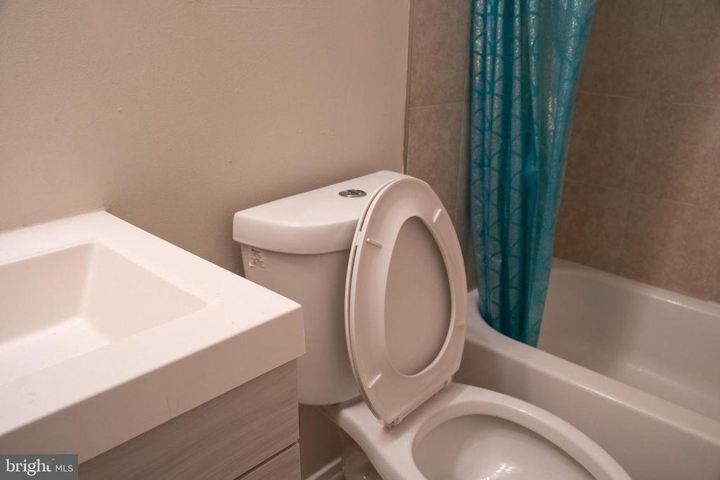 Image 39 of property listing at 10010 RIDGELINE DR, Gaithersburg, MD 20886