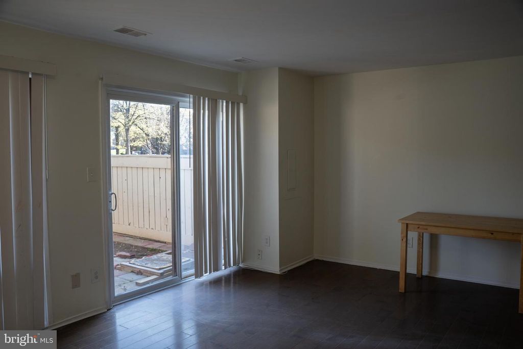 Image 5 of property listing at 10010 RIDGELINE DR, Gaithersburg, MD 20886