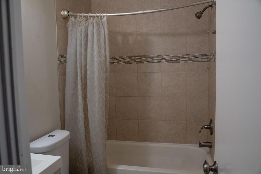 Image 55 of property listing at 10010 RIDGELINE DR, Gaithersburg, MD 20886