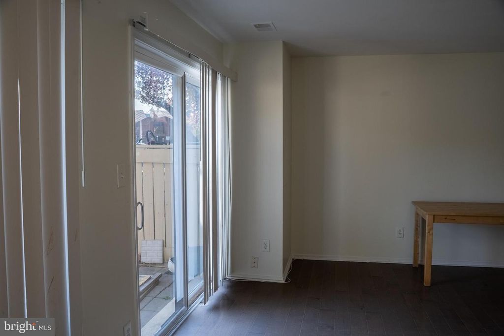 Image 7 of property listing at 10010 RIDGELINE DR, Gaithersburg, MD 20886