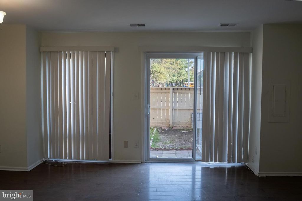 Image 8 of property listing at 10010 RIDGELINE DR, Gaithersburg, MD 20886