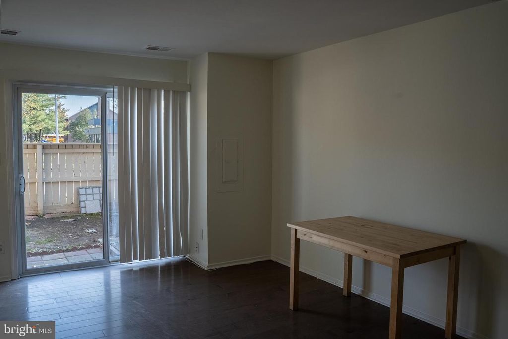 Image 9 of property listing at 10010 RIDGELINE DR, Gaithersburg, MD 20886