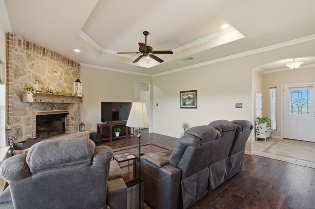 109 Heritage Parkway W, Decatur, TX 76234