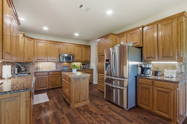 109 Heritage Parkway W, Decatur, TX 76234