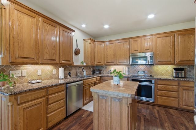 109 Heritage Parkway W, Decatur, TX 76234