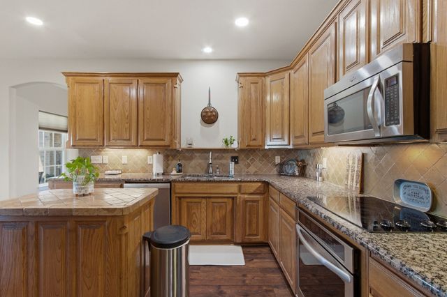 109 Heritage Parkway W, Decatur, TX 76234