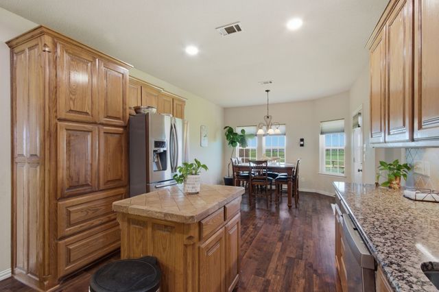 109 Heritage Parkway W, Decatur, TX 76234