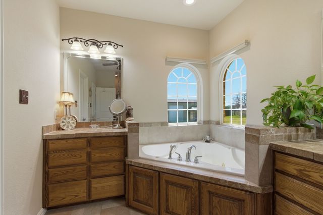 109 Heritage Parkway W, Decatur, TX 76234