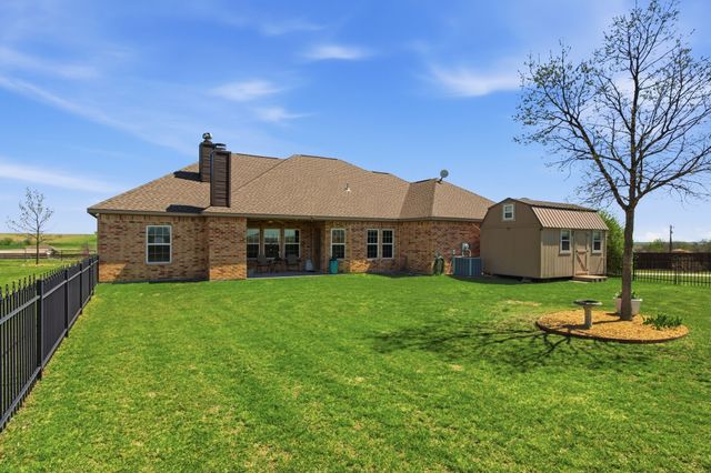 109 Heritage Parkway W, Decatur, TX 76234