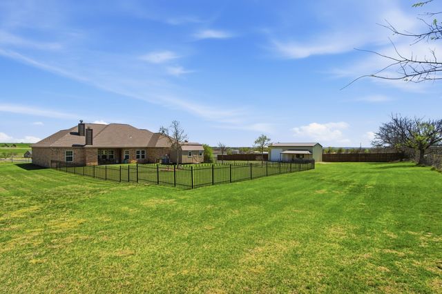 109 Heritage Parkway W, Decatur, TX 76234