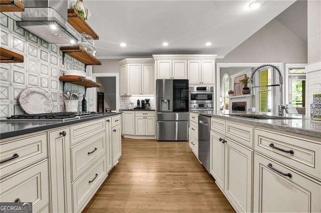 509 Crested Hawk Ridge, Canton, GA 30114