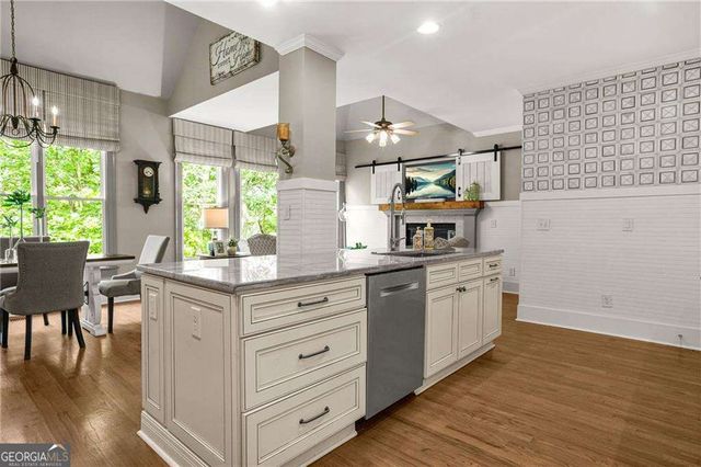 509 Crested Hawk Ridge, Canton, GA 30114