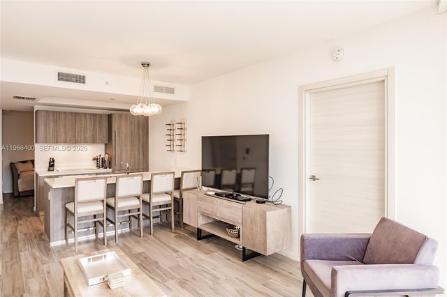 801 S Miami Ave 3703, Miami, FL 33130